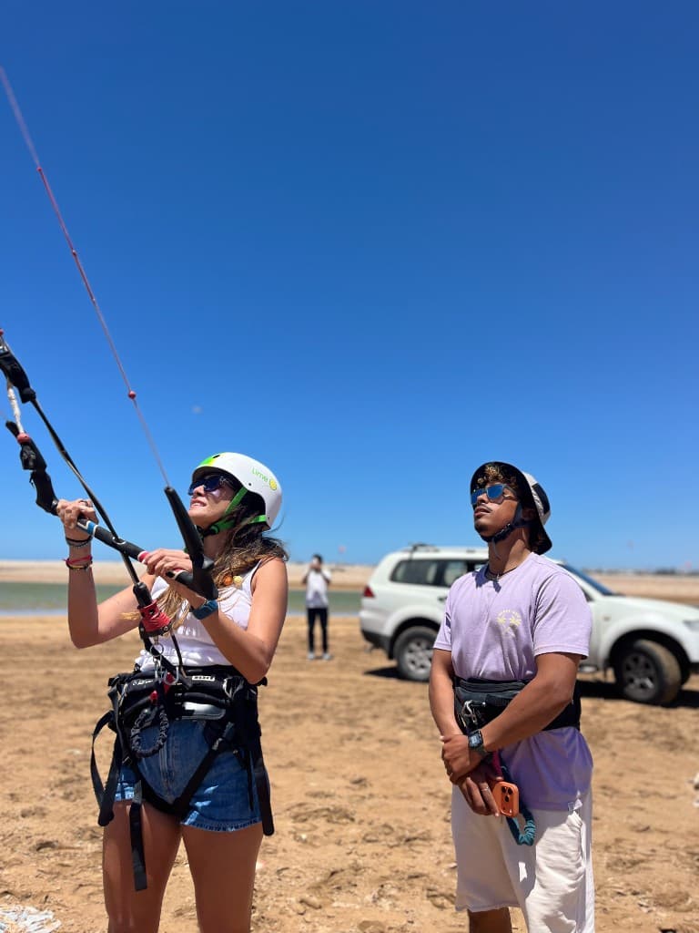 La cité du vent : pourquoi Essaouira est une capitale mondiale du kitesurf — Guide kitesurf Essaouira : vent Alizé, spots, cours et tailles d'aile. Cours de