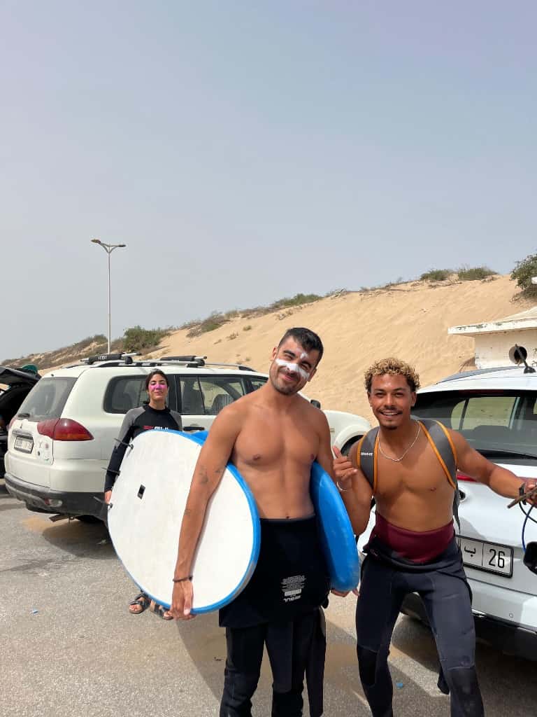 El campamento surf definitivo de 10 días en Essaouira: de cero a surfista con confianza