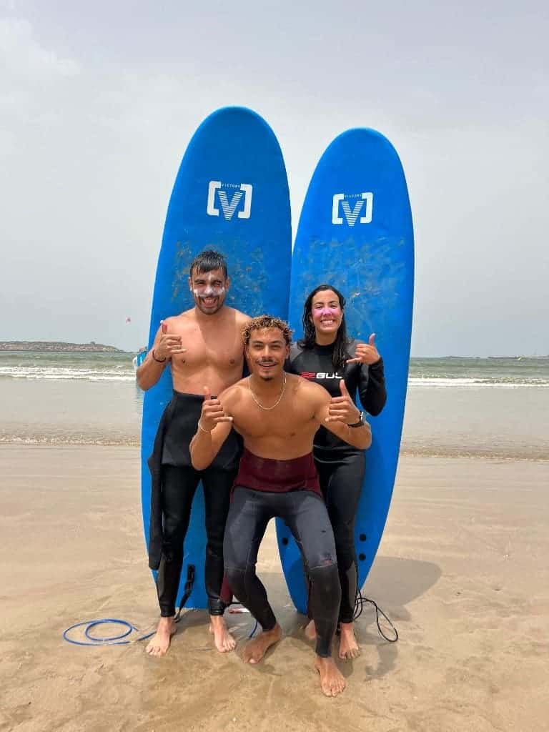 Clases de surf en Essaouira: cómo coger tu primera ola atlántica